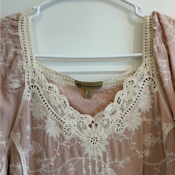 Floral Embroidered Top - Picture 2 of 4